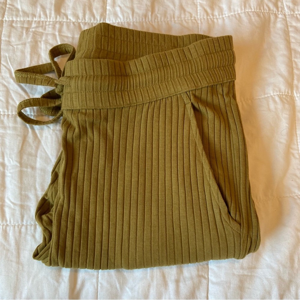 Kate Quinn NWT Women’s Jogger Size Medium